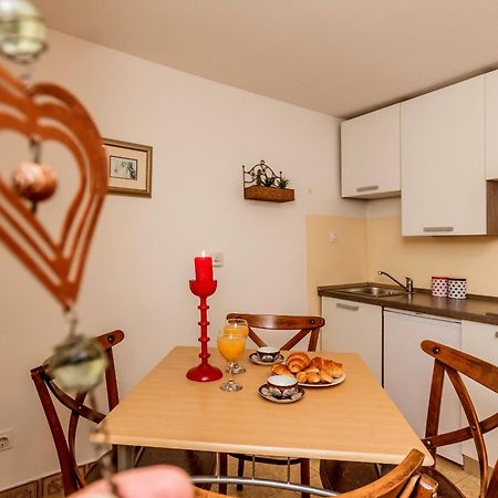 Apartment Dalmatian Cottage Split Exterior photo